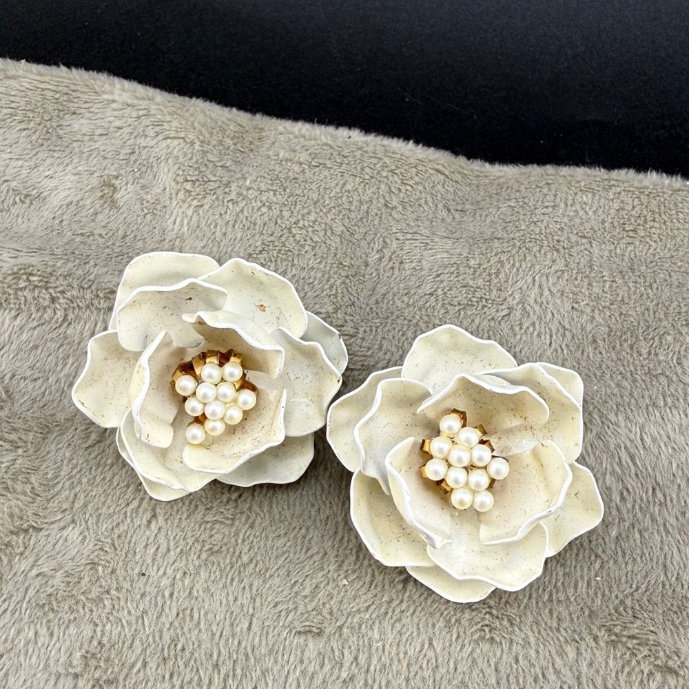 Vintage Marvella Flower Clip On Earrings White Enamel Signed